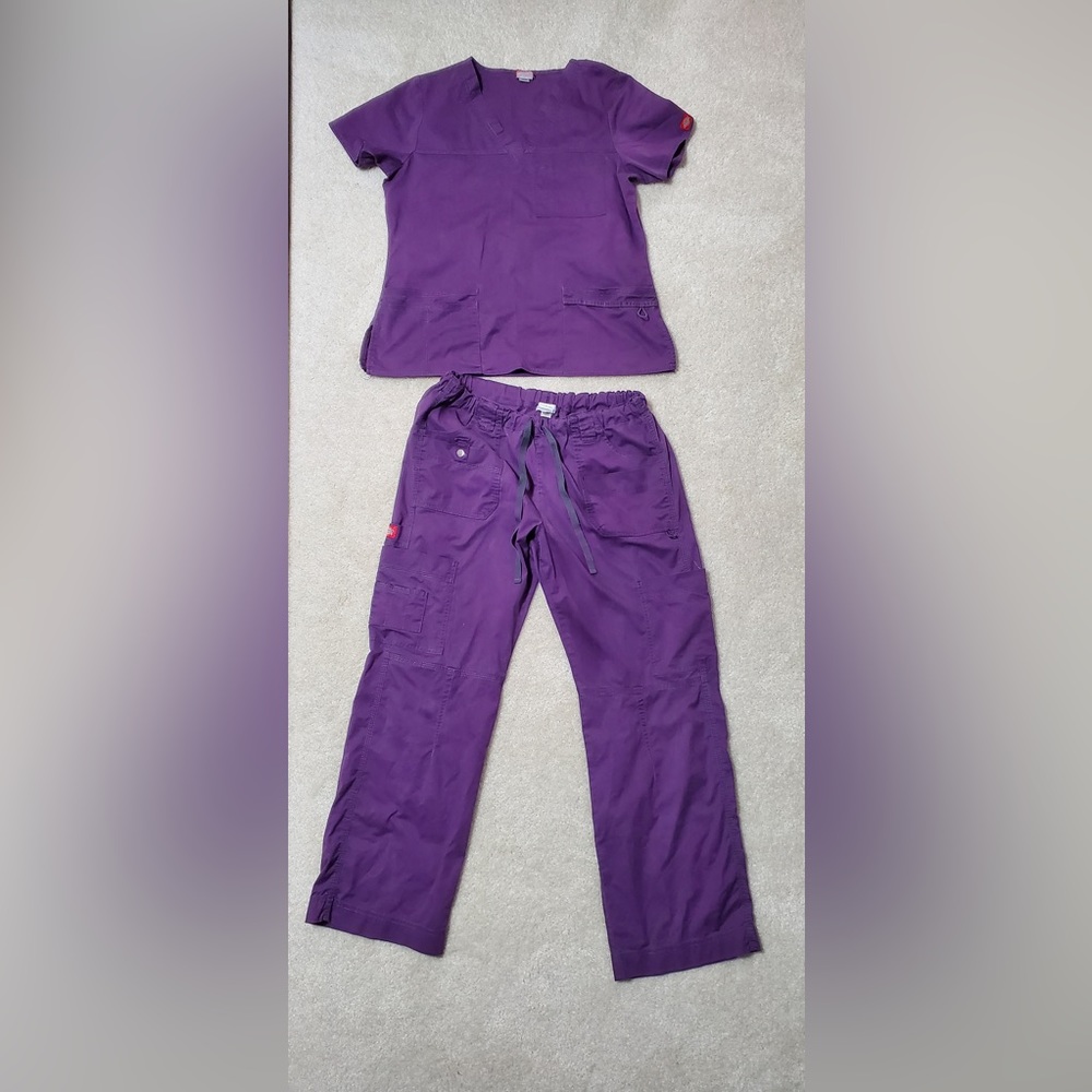 Dickie brand scrub set